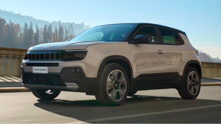 Schne Jeep Avenger Benzin Bildnull